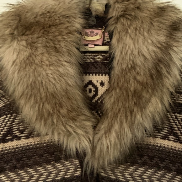 Original Juicy couture heavy sweater with detachable faux fur - Picture 2 of 4